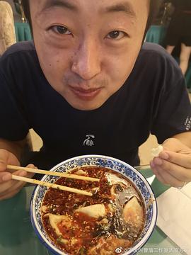 何晨