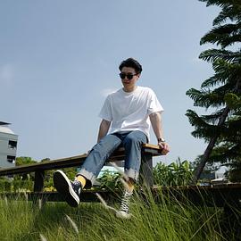 差瓦立·捷努南