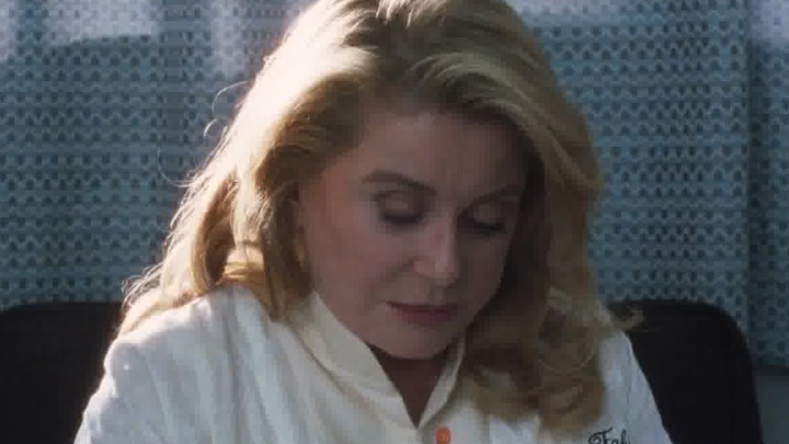 香港预告片 (中文字幕)