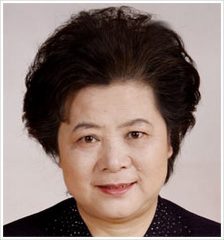 柏万青