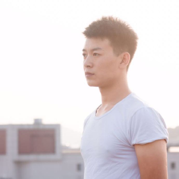 李明亮