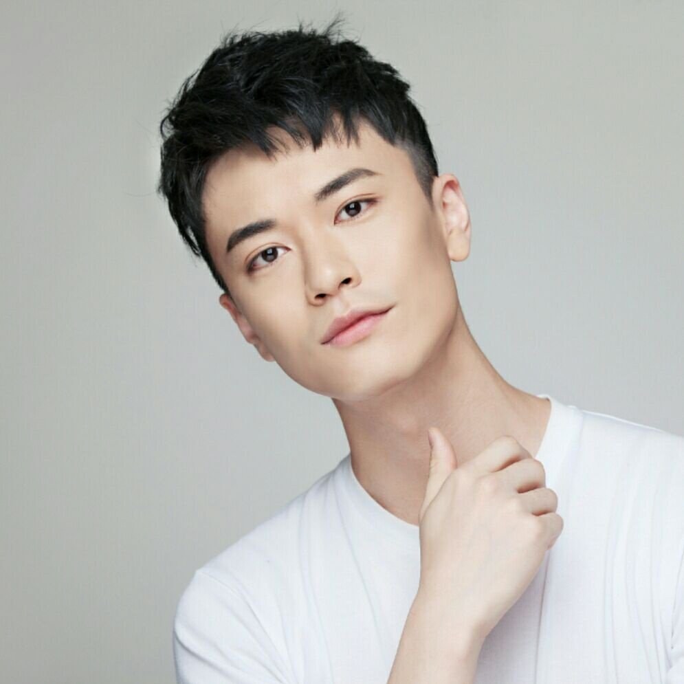 黄鹤立