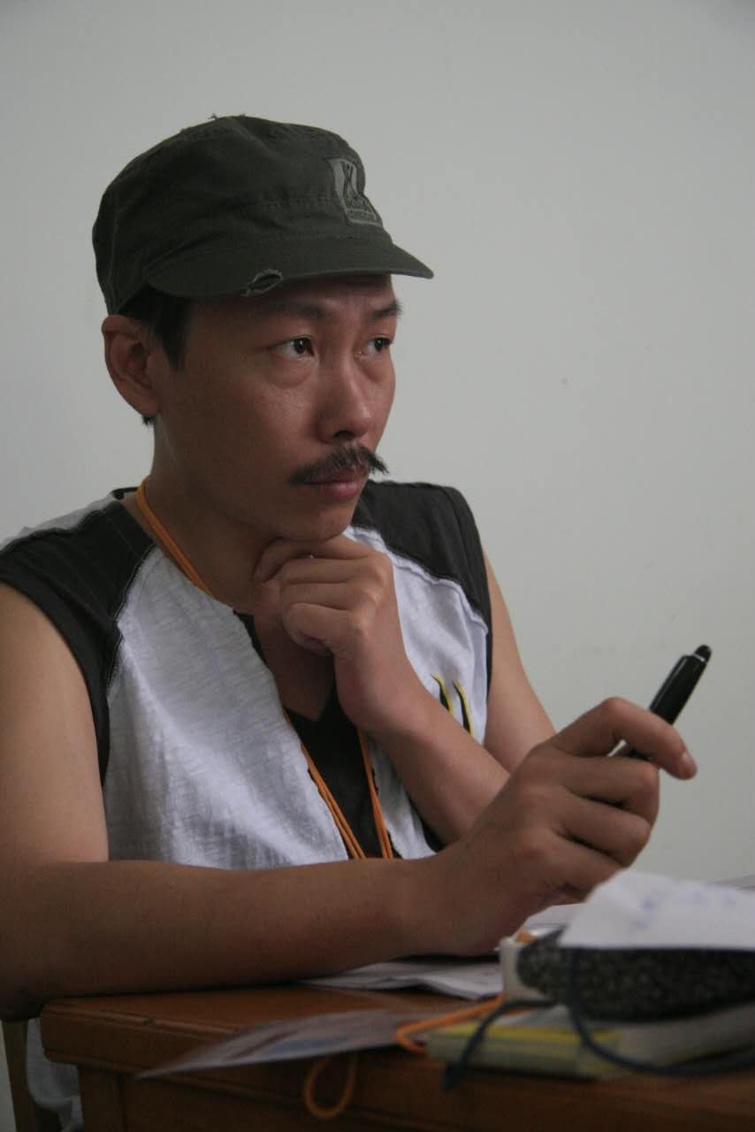 李弘