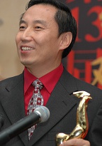 梁明
