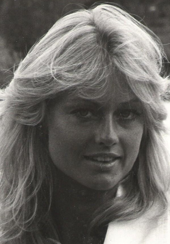Mary Stavin