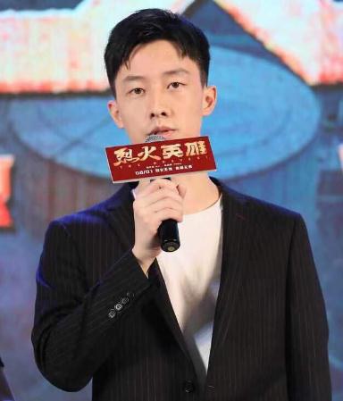 张逸伦