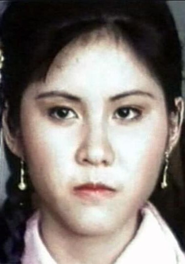 李依依