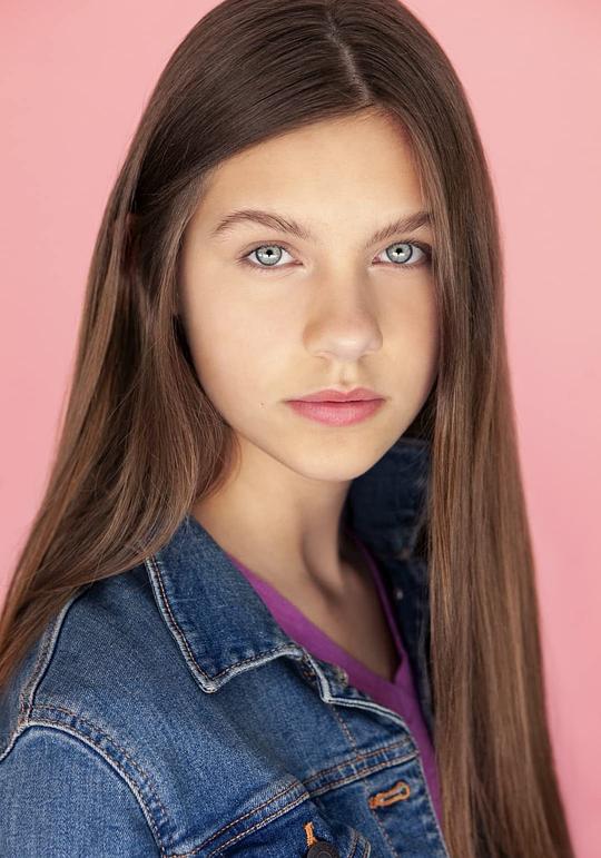 Lexi Graves