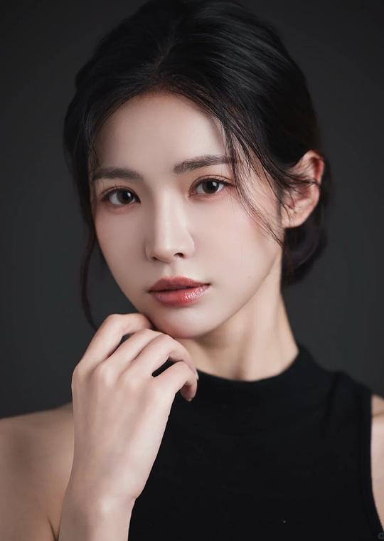 张婕