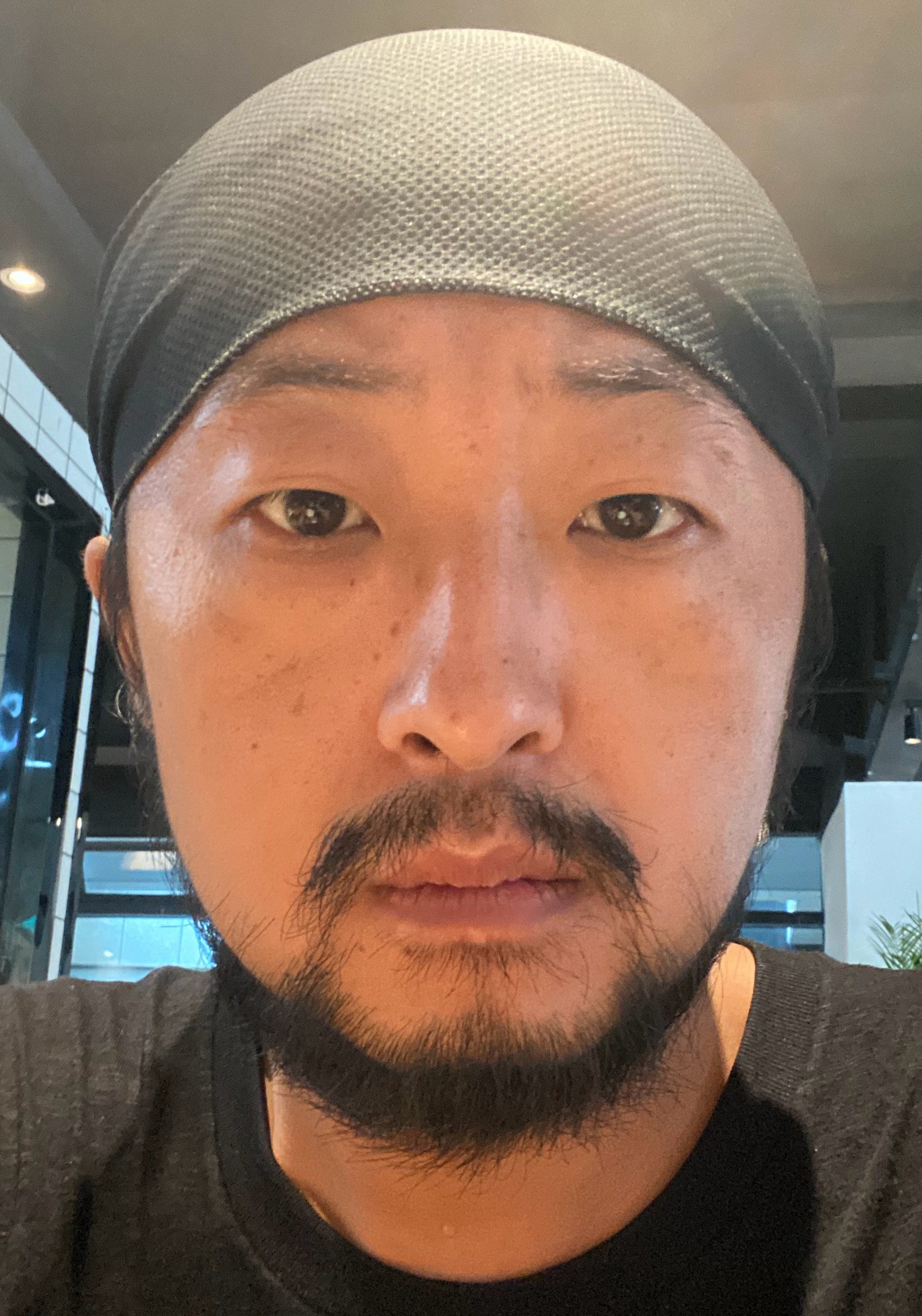 何晨