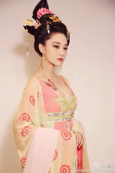 张馨予