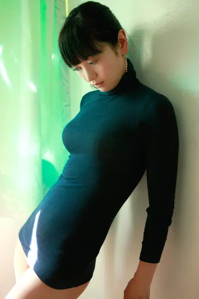 脊山麻理子