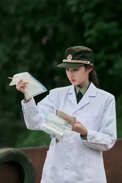 任若希
