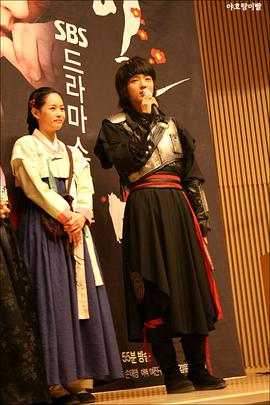 李英雅