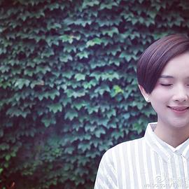李依玲