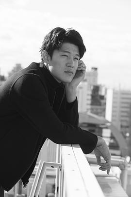 铃木亮平