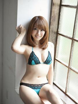 山本梓