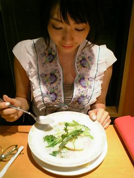 真锅薰