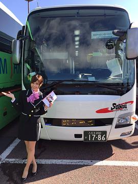 瑠川莉娜