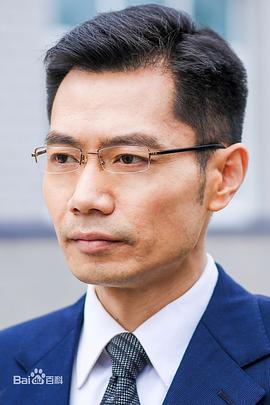 何强