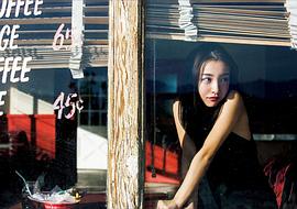 板野友美