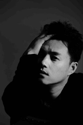 万弘杰
