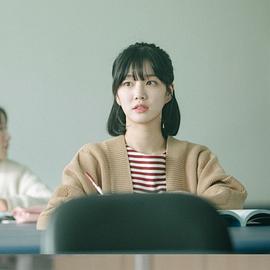 李侑菲