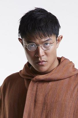 铃木亮平