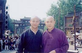 衣世雄
