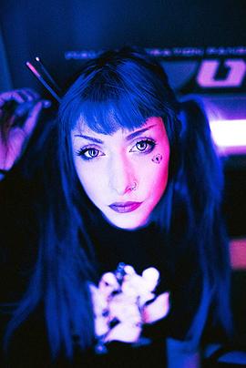 罗维娜·亚瓦里