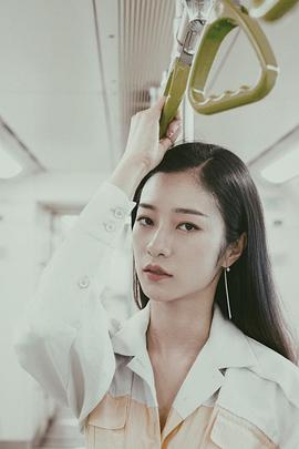 栾蕾英