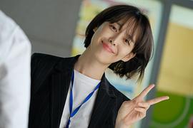 李荷娜