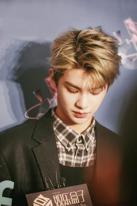 黄明昊