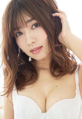 石冈真衣