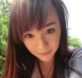 李依伊
