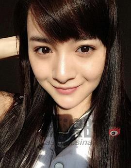 李依伊
