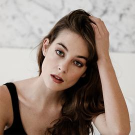 维多利亚·盖拉