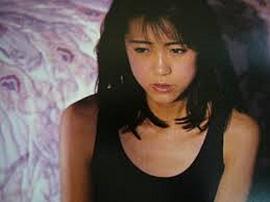 真弓伦子