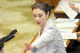 石井苗子
