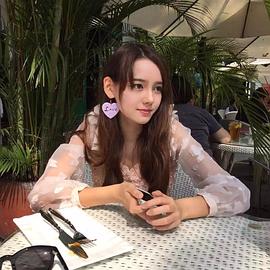 李思彤