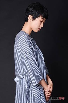 李周英