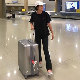 李荷娜