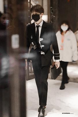 何洛洛