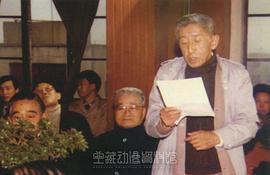特伟