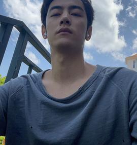 纪凌尘
