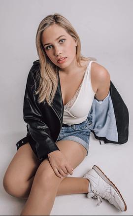 Chloë Marie Rhoades