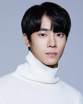 秋英宇