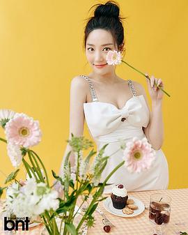 李侑菲