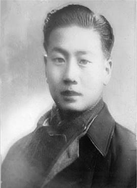 岑范
