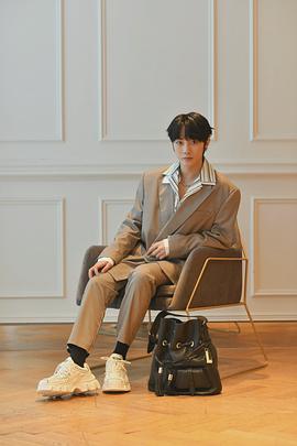 刘也